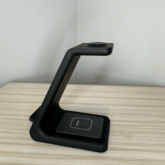 3-in-1 Apple iPhone, watch & airpod wireless charger - Picture 5 of 5